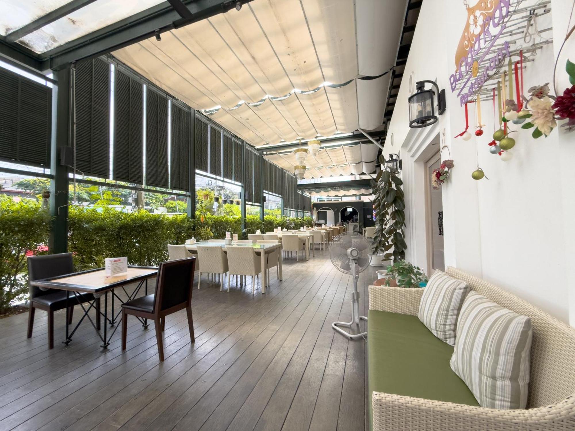Regent Ramkhamhaeng 22 Hotell Bangkok Exteriör bild
