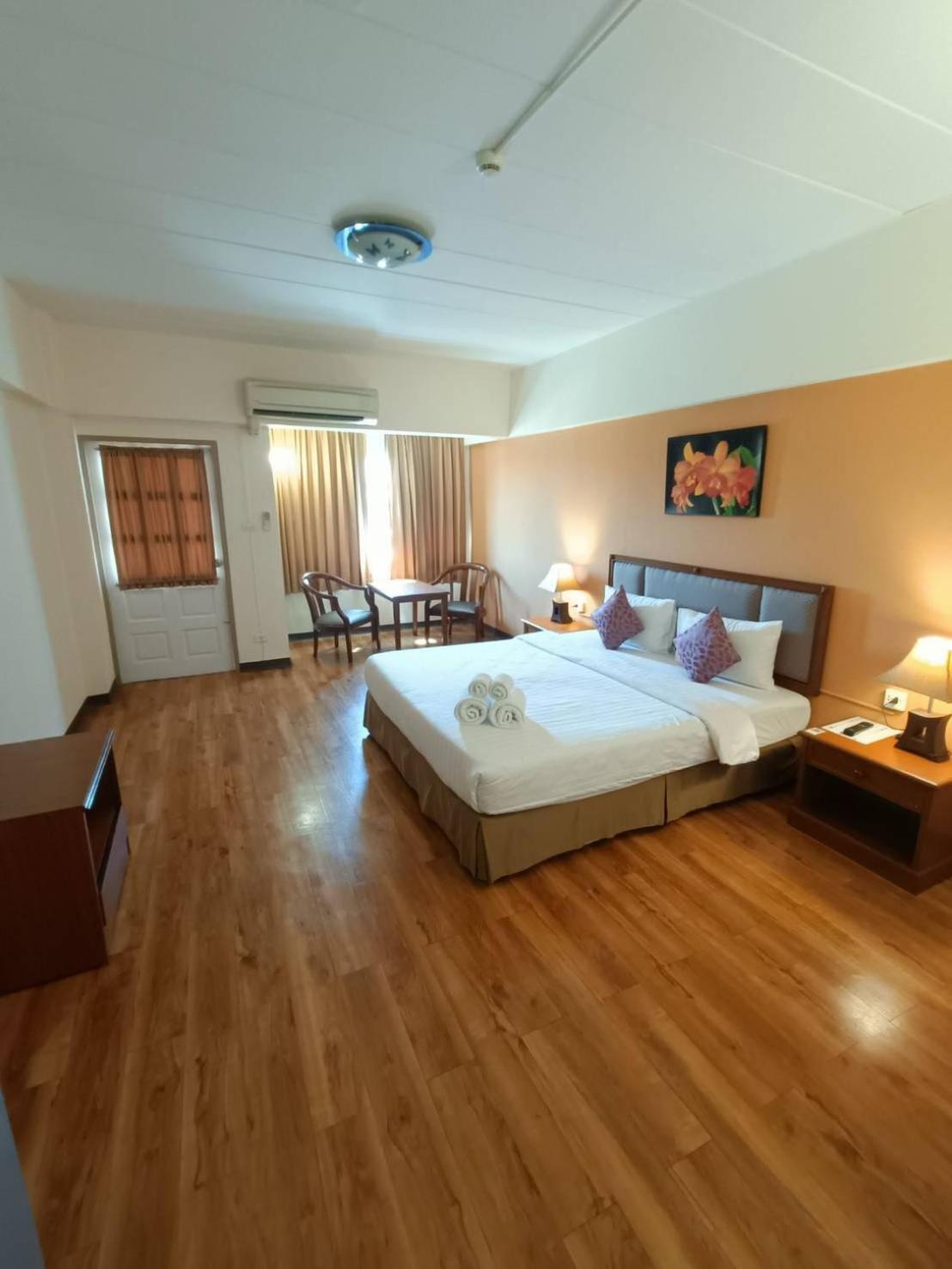 Regent Ramkhamhaeng 22 Hotell Bangkok Exteriör bild